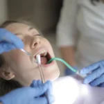 Irrigador dental antes o después del cepillado